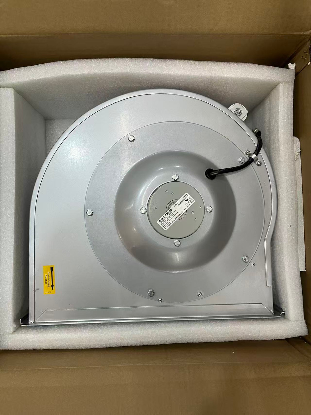 ebm-papst Centrifugal Fan D2D160-BE02-11 Forward-Curved Blower detail view